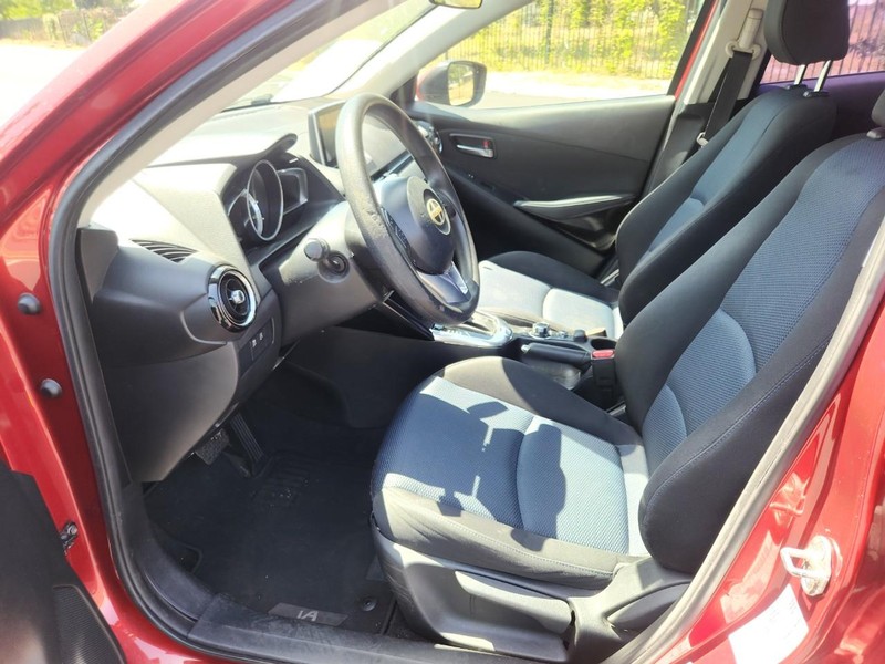 Scion iA Vehicle Full-screen Gallery Image 12