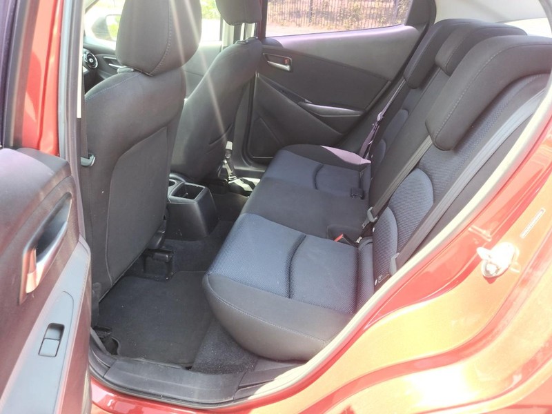 Scion iA Vehicle Full-screen Gallery Image 13