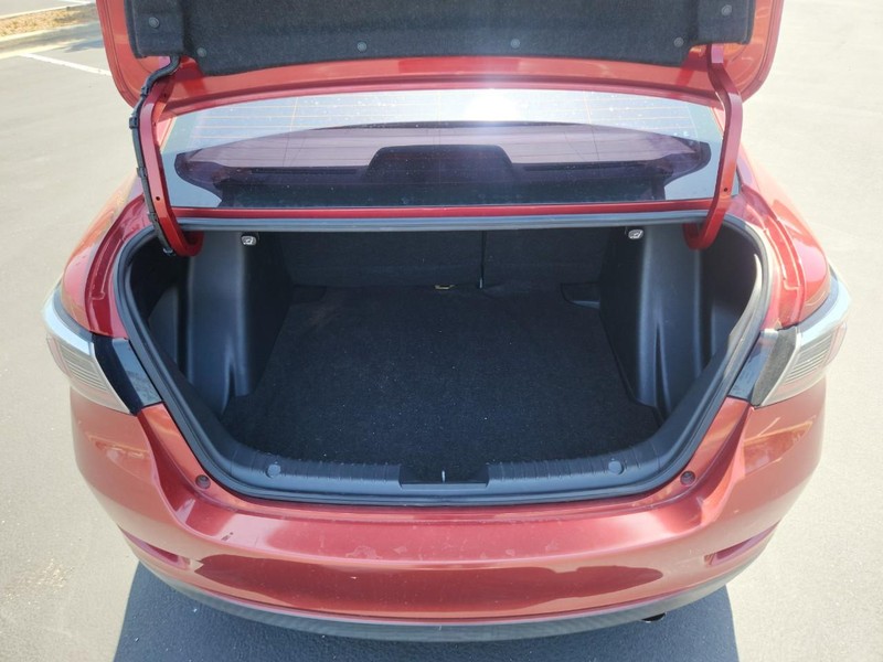 Scion iA Vehicle Full-screen Gallery Image 14