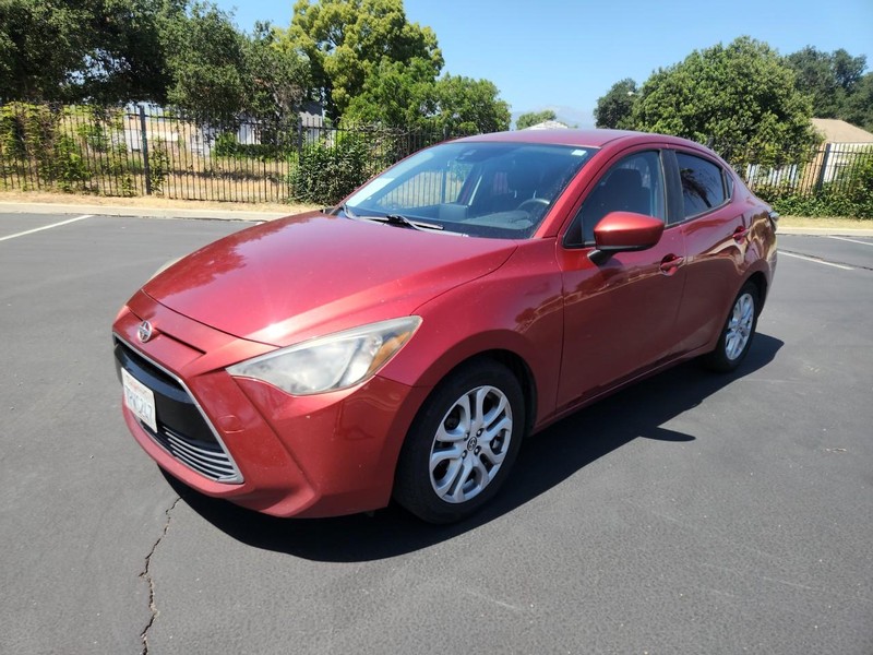 Scion iA Vehicle Full-screen Gallery Image 18