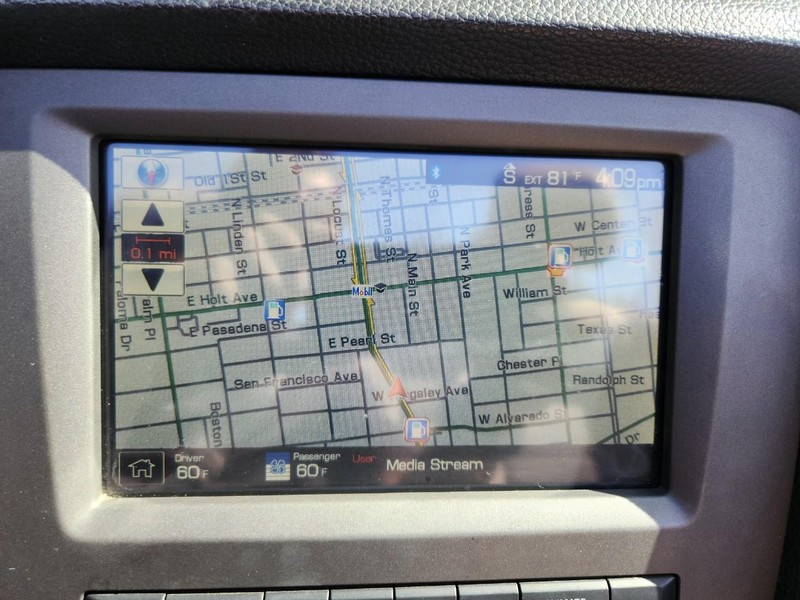 Ford Mustang Vehicle Full-screen Gallery Image 13