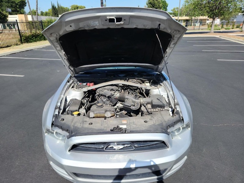 Ford Mustang Vehicle Full-screen Gallery Image 20