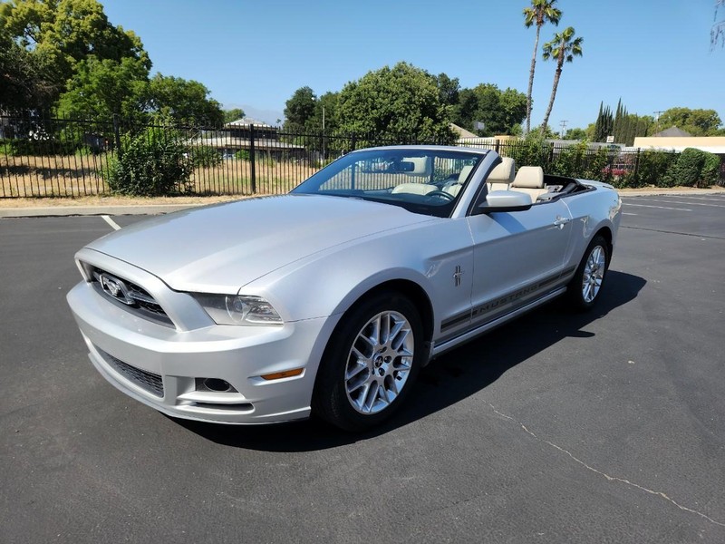 Ford Mustang Vehicle Full-screen Gallery Image 21