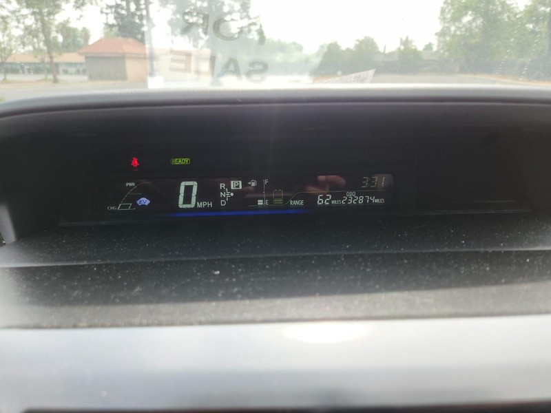 Toyota Prius V Vehicle Full-screen Gallery Image 10