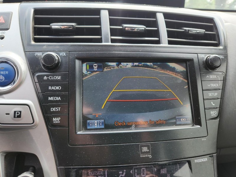 Toyota Prius V Vehicle Full-screen Gallery Image 11