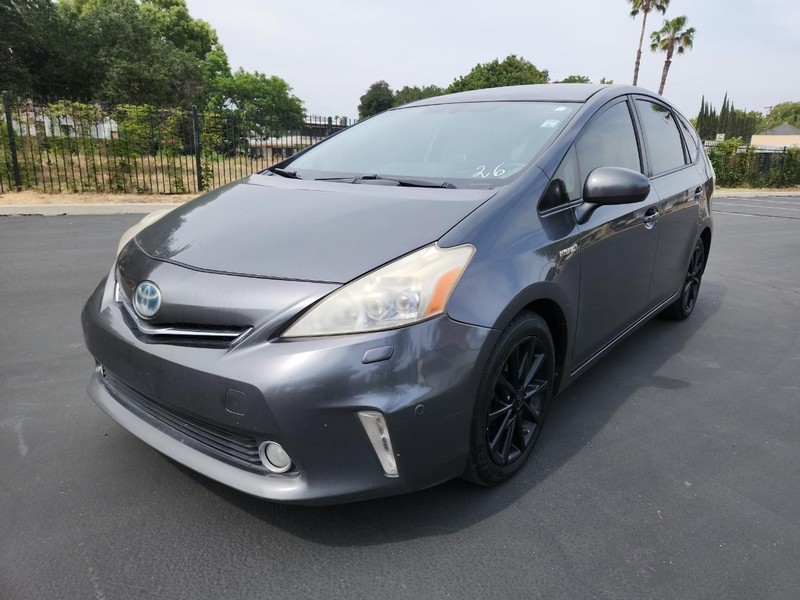 Toyota Prius V Vehicle Full-screen Gallery Image 21