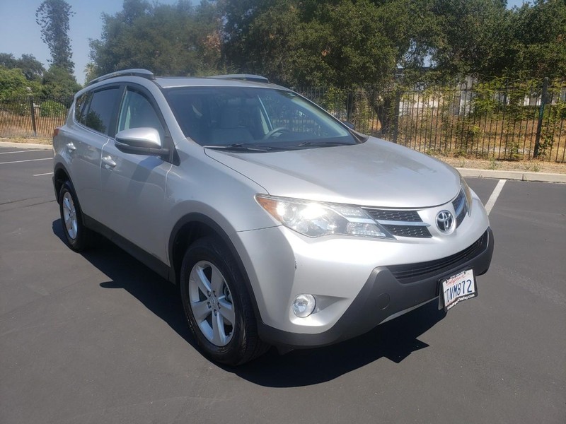 Toyota RAV4 Vehicle Full-screen Gallery Image 07
