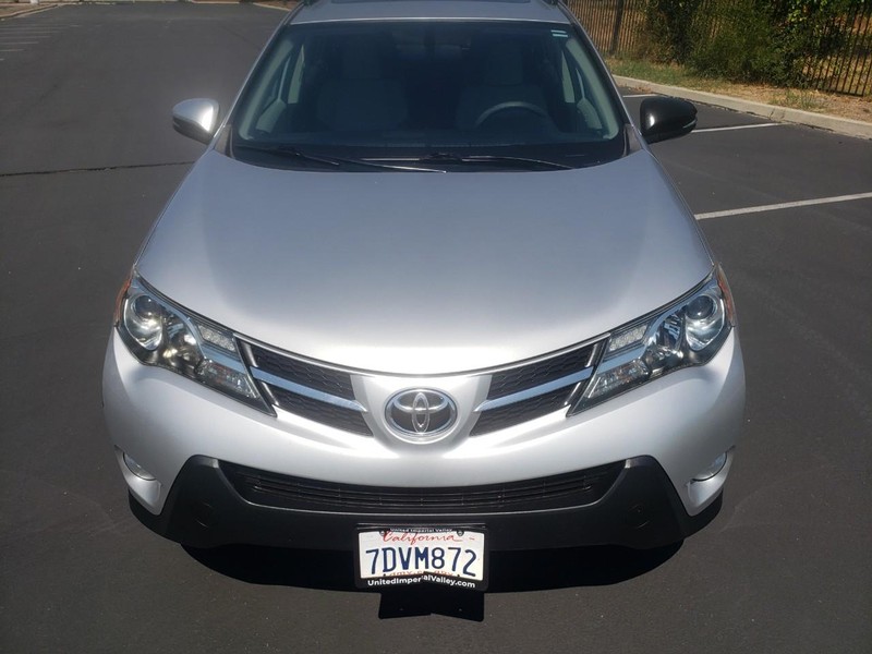 Toyota RAV4 Vehicle Full-screen Gallery Image 08