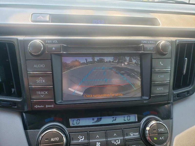 Toyota RAV4 Vehicle Full-screen Gallery Image 10