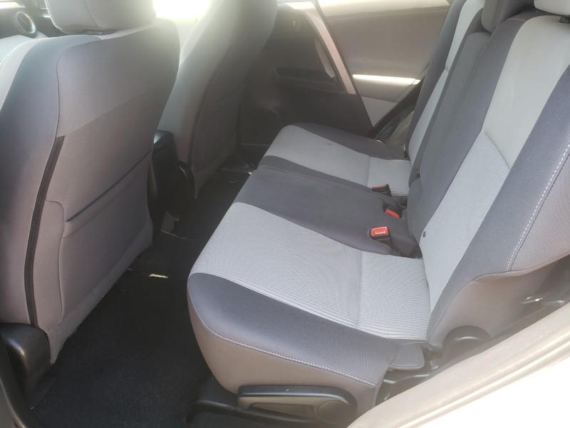 Toyota RAV4 Vehicle Full-screen Gallery Image 13