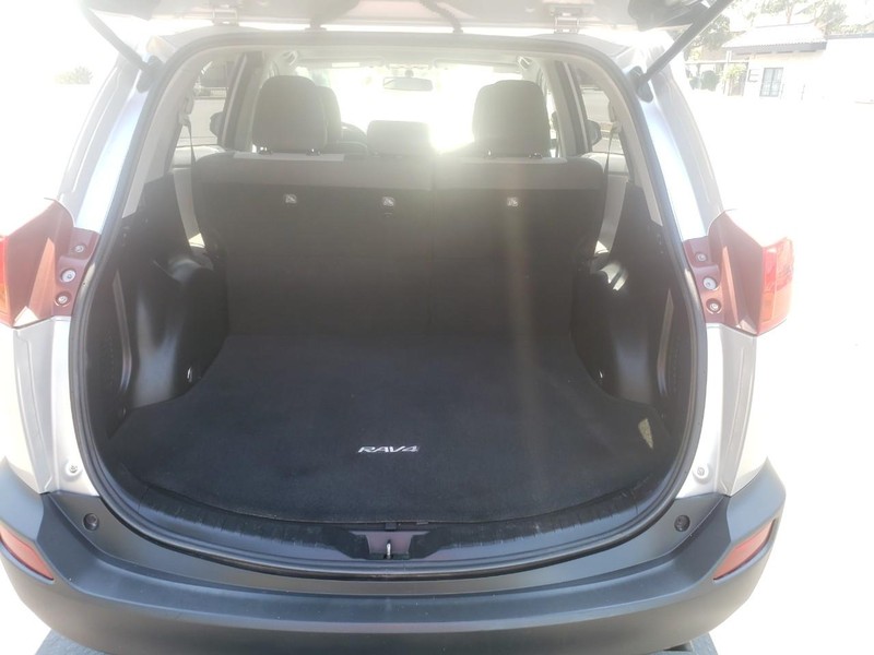 Toyota RAV4 Vehicle Full-screen Gallery Image 14