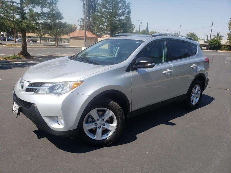 Toyota RAV4 Vehicle Full-screen Gallery Image 18