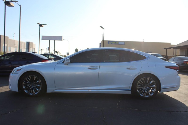 Lexus LS Vehicle Full-screen Gallery Image 07