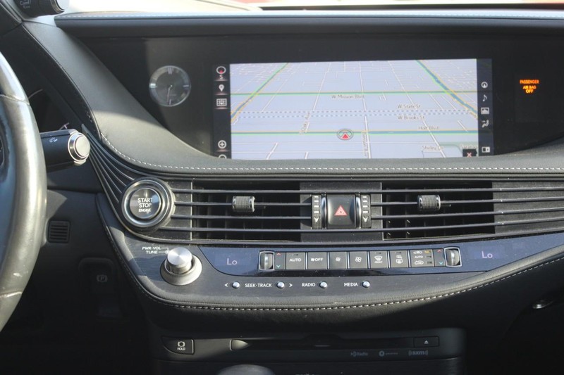 Lexus LS Vehicle Full-screen Gallery Image 18