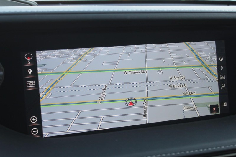 Lexus LS Vehicle Full-screen Gallery Image 21