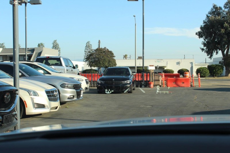 Lexus LS Vehicle Full-screen Gallery Image 24