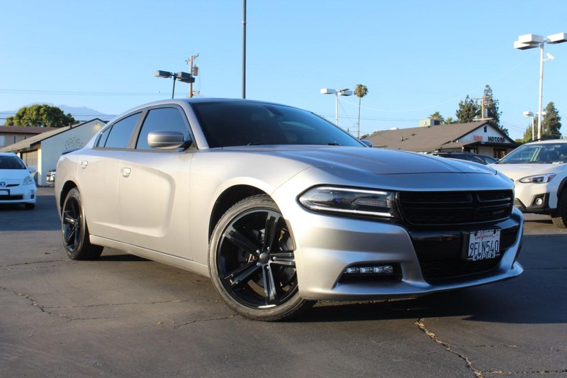 Dodge Charger Vehicle Full-screen Gallery Image 05