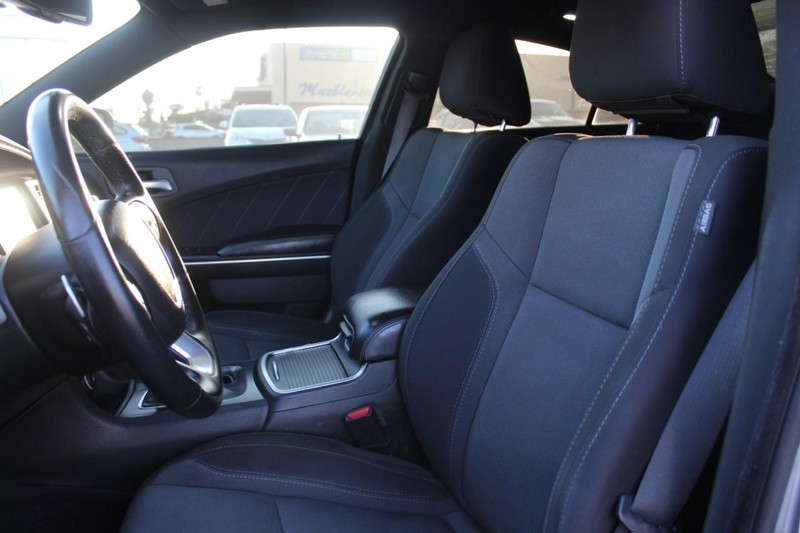 Dodge Charger Vehicle Full-screen Gallery Image 08