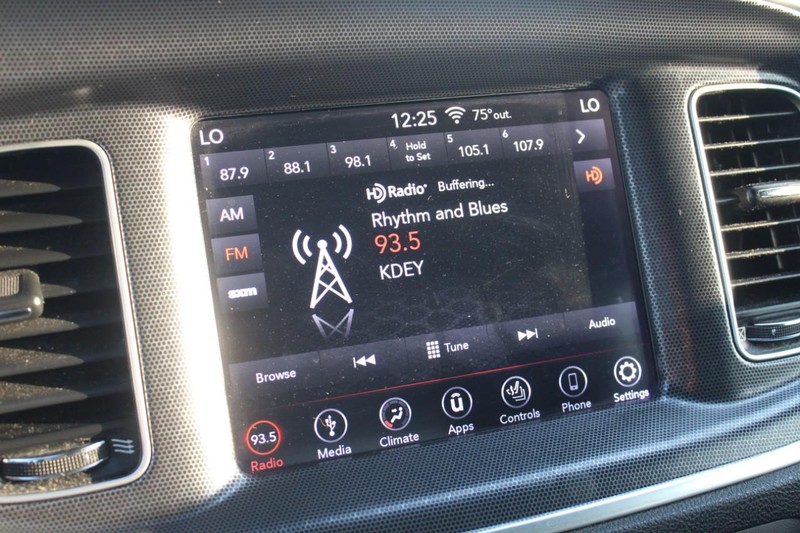 Dodge Charger Vehicle Full-screen Gallery Image 15