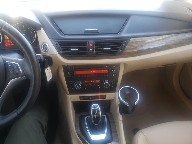 BMW X1 Vehicle Full-screen Gallery Image 18