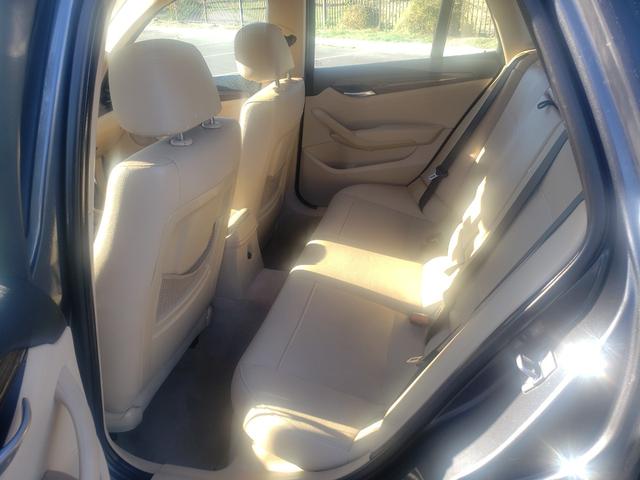 BMW X1 Vehicle Full-screen Gallery Image 21