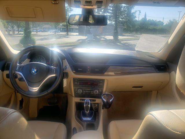 BMW X1 Vehicle Full-screen Gallery Image 23