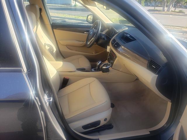 BMW X1 Vehicle Full-screen Gallery Image 25