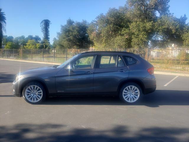 BMW X1 Vehicle Full-screen Gallery Image 33