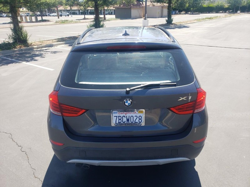 BMW X1 Vehicle Full-screen Gallery Image 04