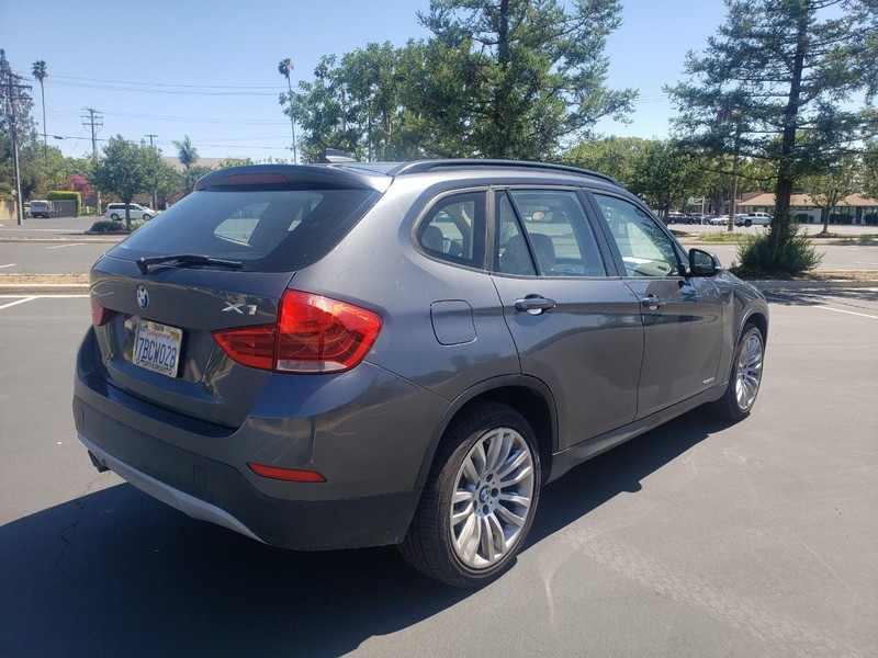 BMW X1 Vehicle Full-screen Gallery Image 05