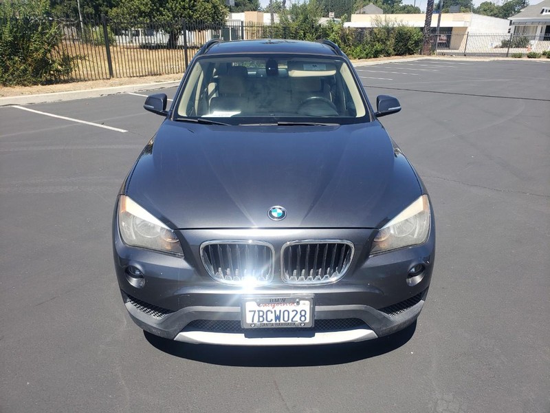 BMW X1 Vehicle Full-screen Gallery Image 08