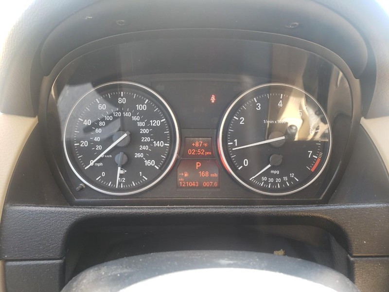 BMW X1 Vehicle Full-screen Gallery Image 10