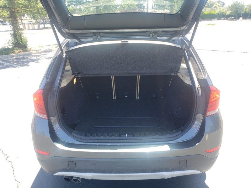 BMW X1 Vehicle Full-screen Gallery Image 13