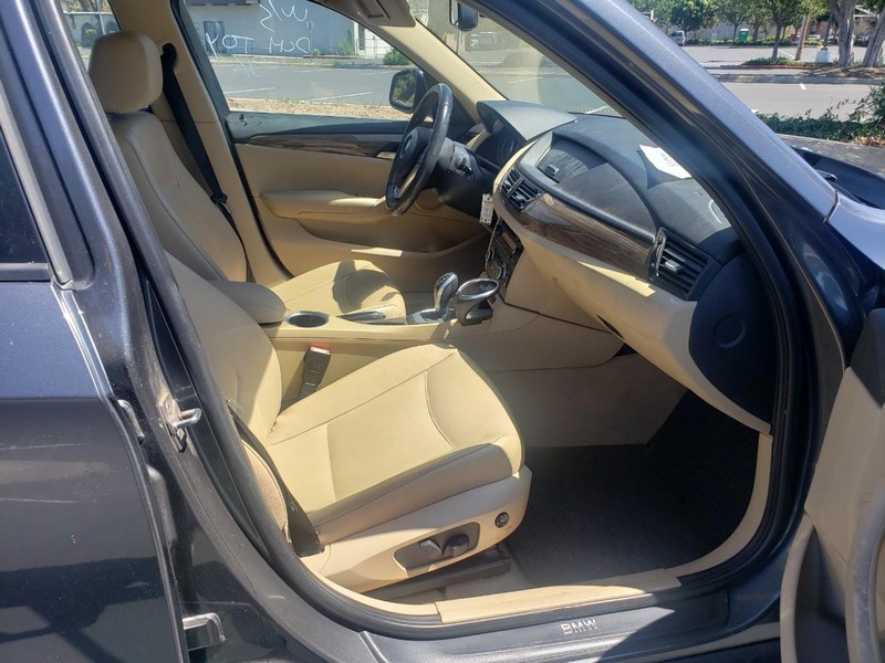 BMW X1 Vehicle Full-screen Gallery Image 15