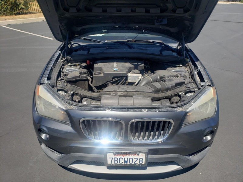 BMW X1 Vehicle Full-screen Gallery Image 16