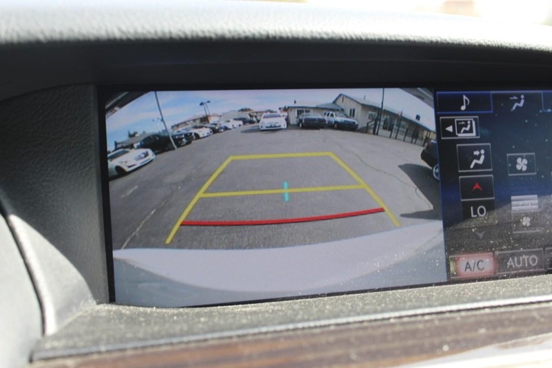 Lexus LS 460 Vehicle Full-screen Gallery Image 12