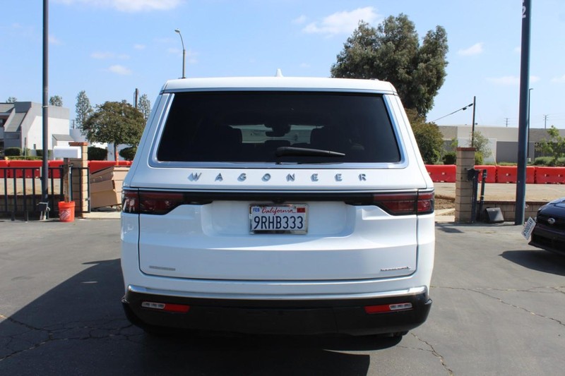 Jeep Wagoneer L Vehicle Full-screen Gallery Image 06