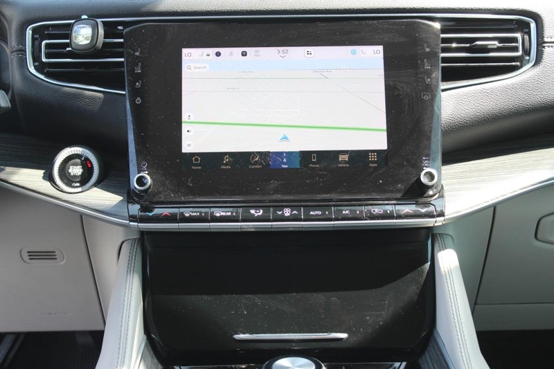 Jeep Wagoneer L Vehicle Full-screen Gallery Image 15