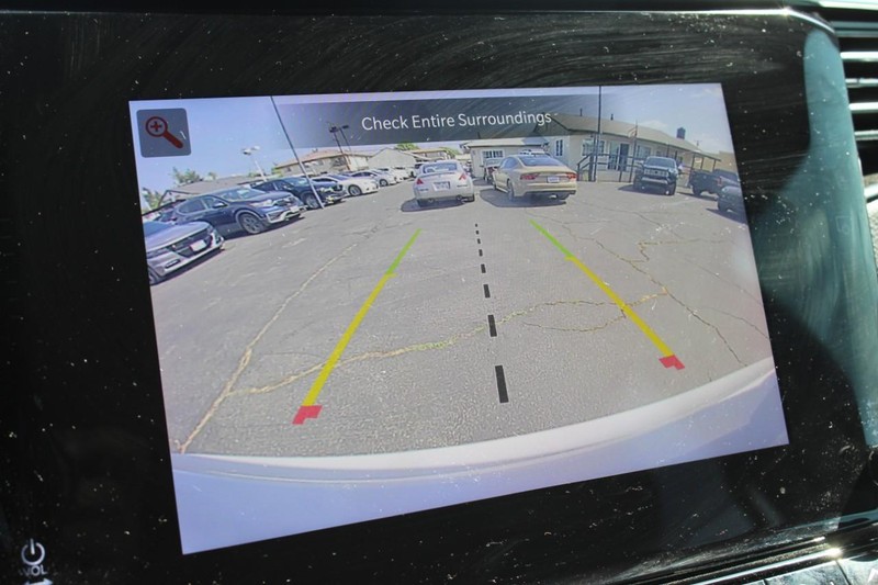 Jeep Wagoneer L Vehicle Full-screen Gallery Image 17