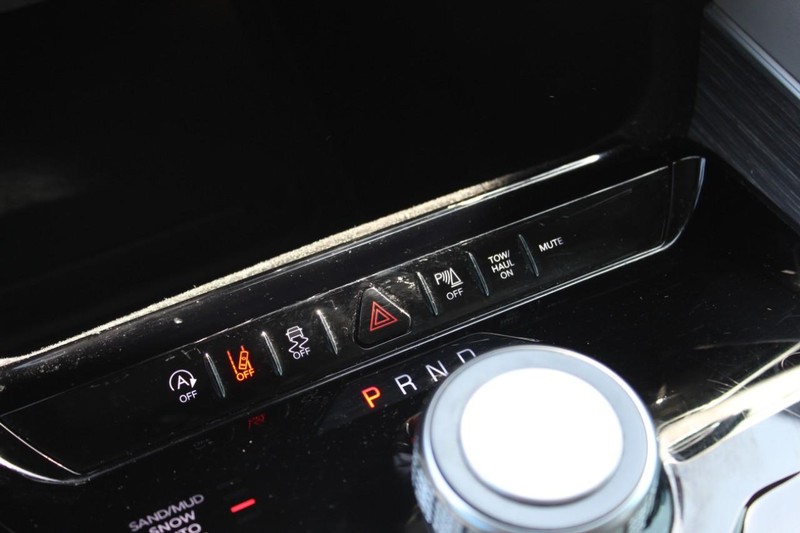 Jeep Wagoneer L Vehicle Full-screen Gallery Image 18