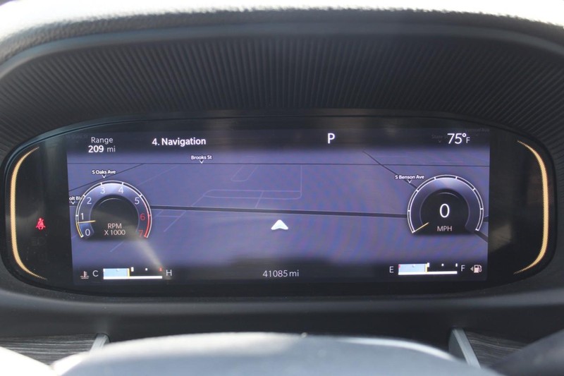 Jeep Wagoneer L Vehicle Full-screen Gallery Image 19