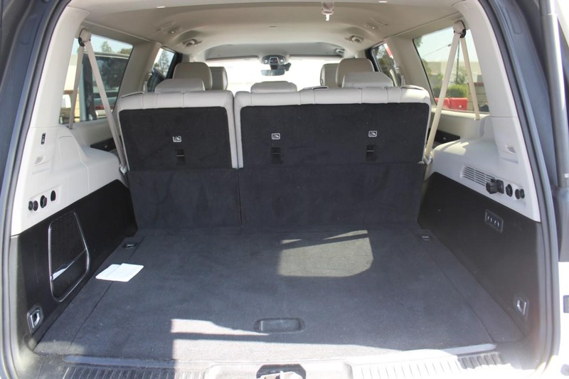 Jeep Wagoneer L Vehicle Full-screen Gallery Image 21