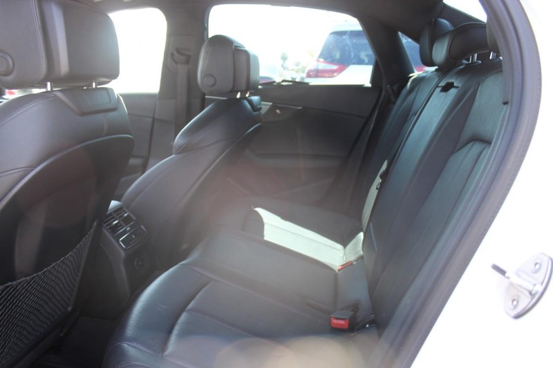 Audi S4 Vehicle Full-screen Gallery Image 08