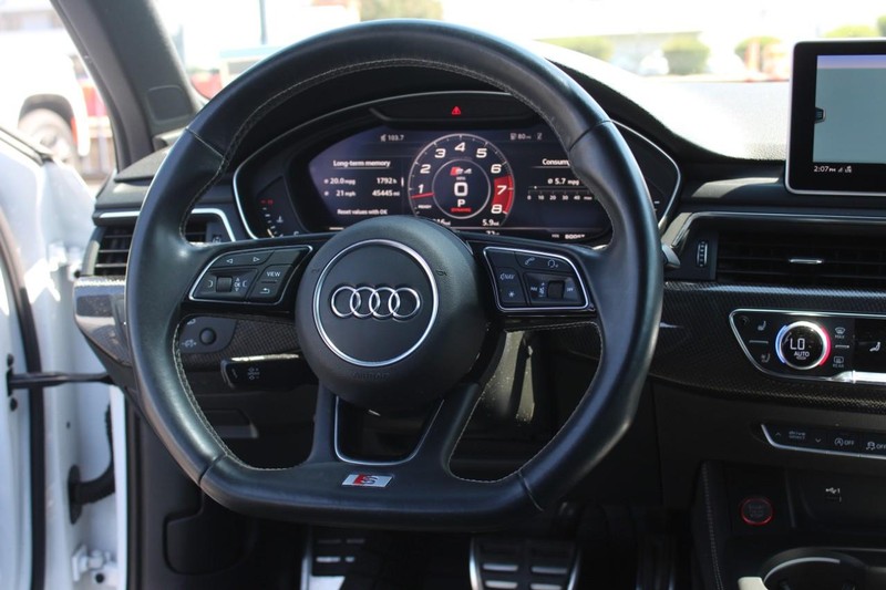 Audi S4 Vehicle Full-screen Gallery Image 10