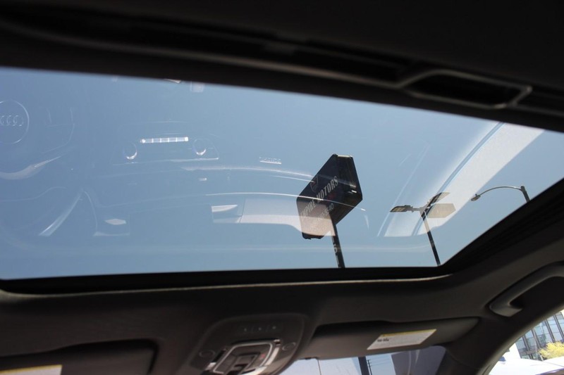 Audi S4 Vehicle Full-screen Gallery Image 11