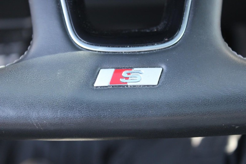 Audi S4 Vehicle Full-screen Gallery Image 12