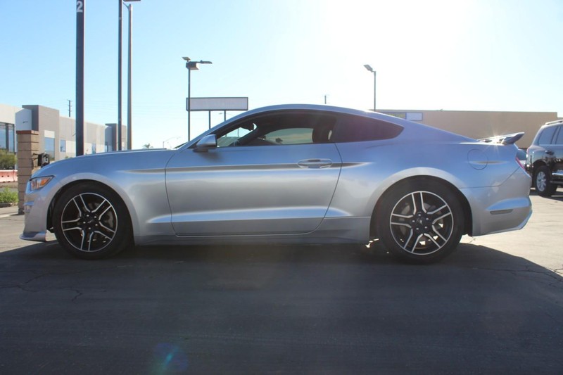 Ford Mustang Vehicle Full-screen Gallery Image 05