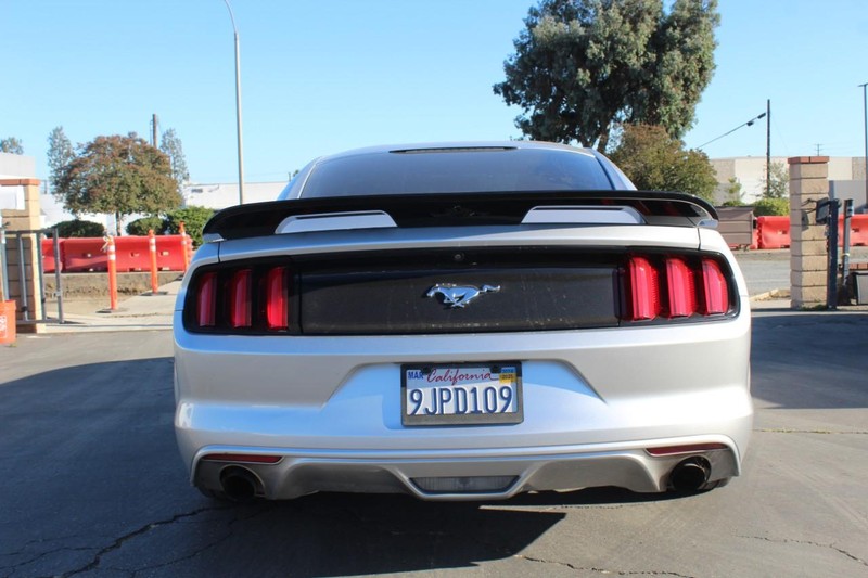Ford Mustang Vehicle Full-screen Gallery Image 07
