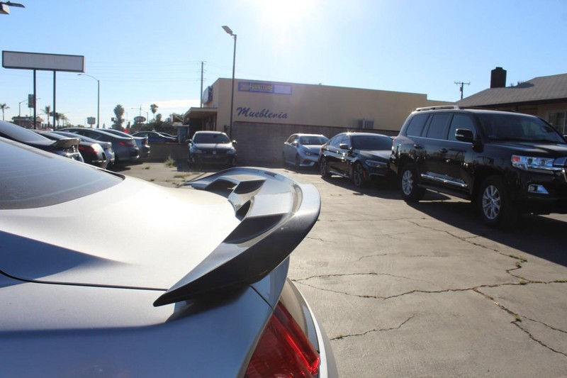 Ford Mustang Vehicle Full-screen Gallery Image 09