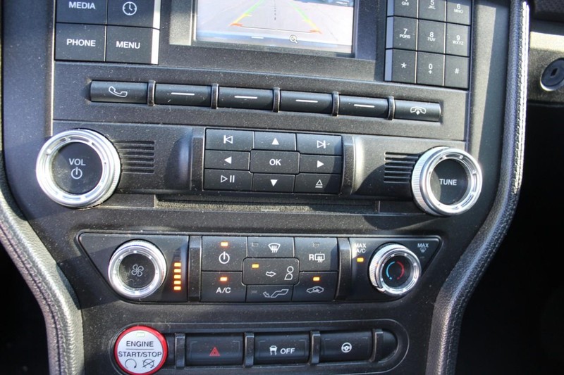 Ford Mustang Vehicle Full-screen Gallery Image 14